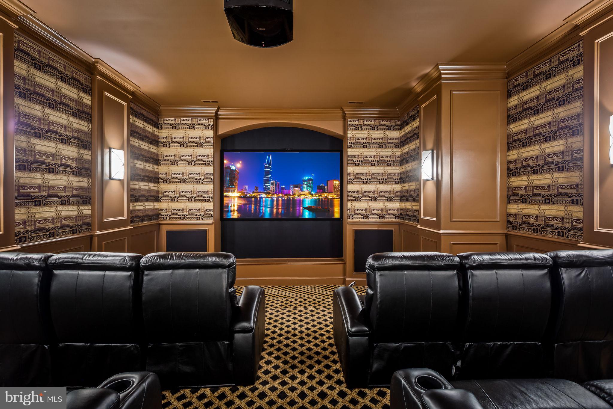 HAYFIELDS MANOR - Residential