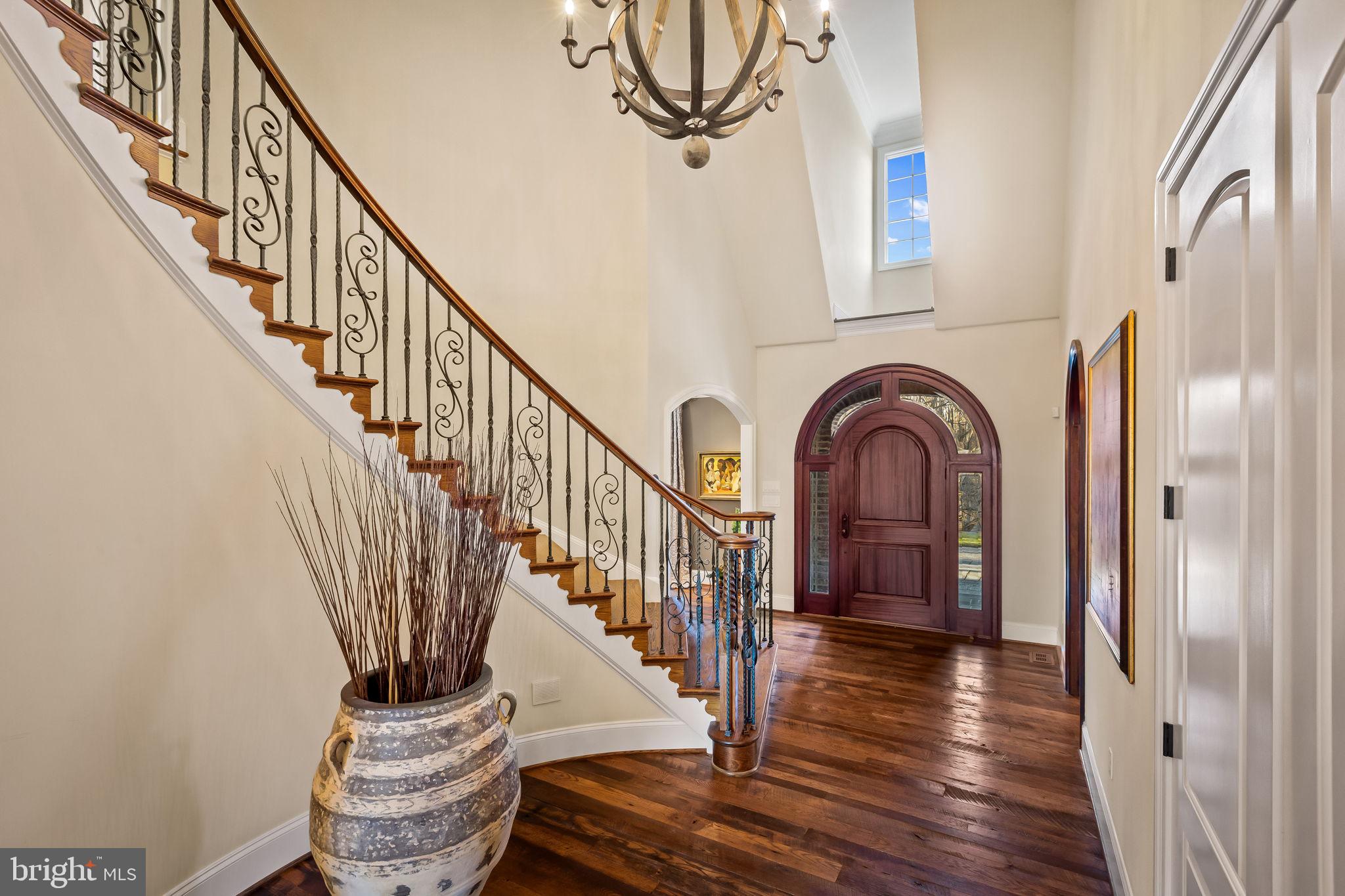 HAYFIELDS MANOR - Residential