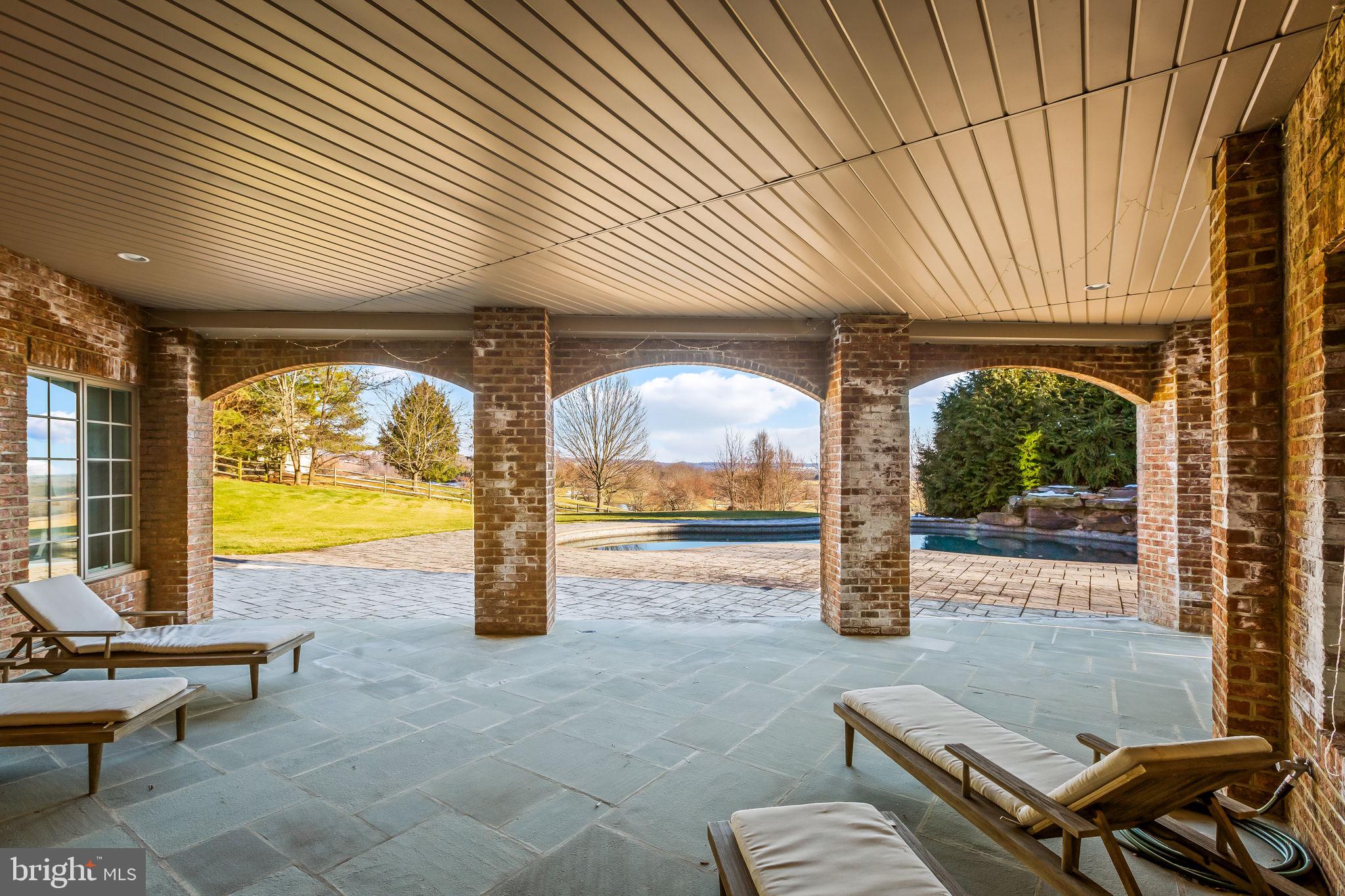 HAYFIELDS MANOR - Residential