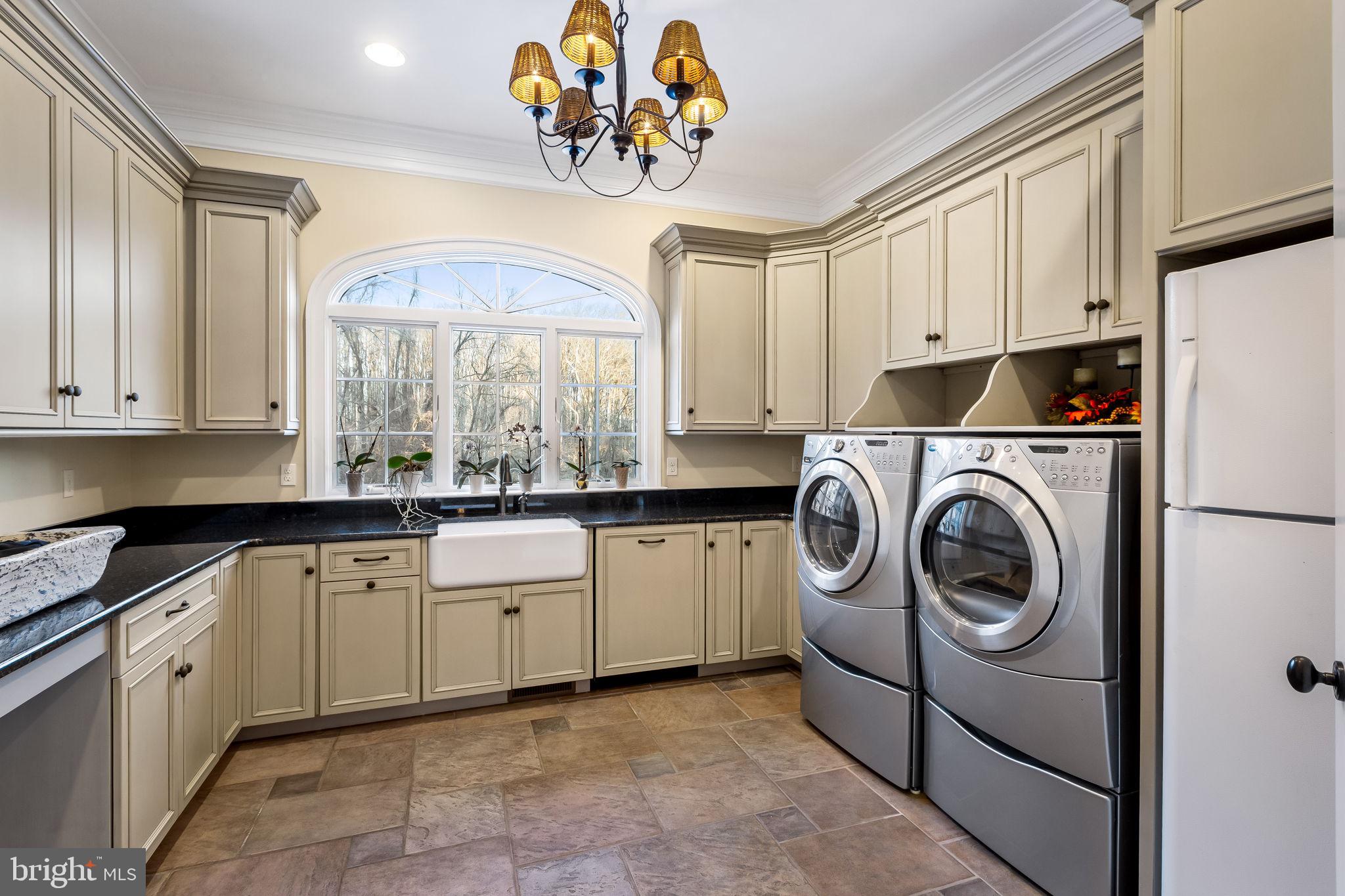 HAYFIELDS MANOR - Residential