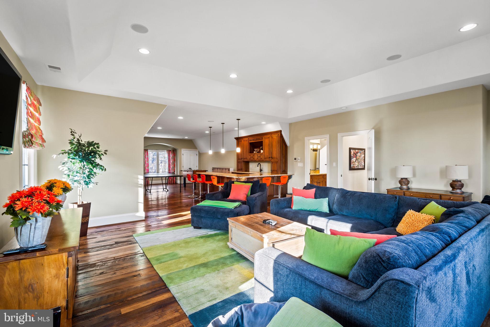 HAYFIELDS MANOR - Residential