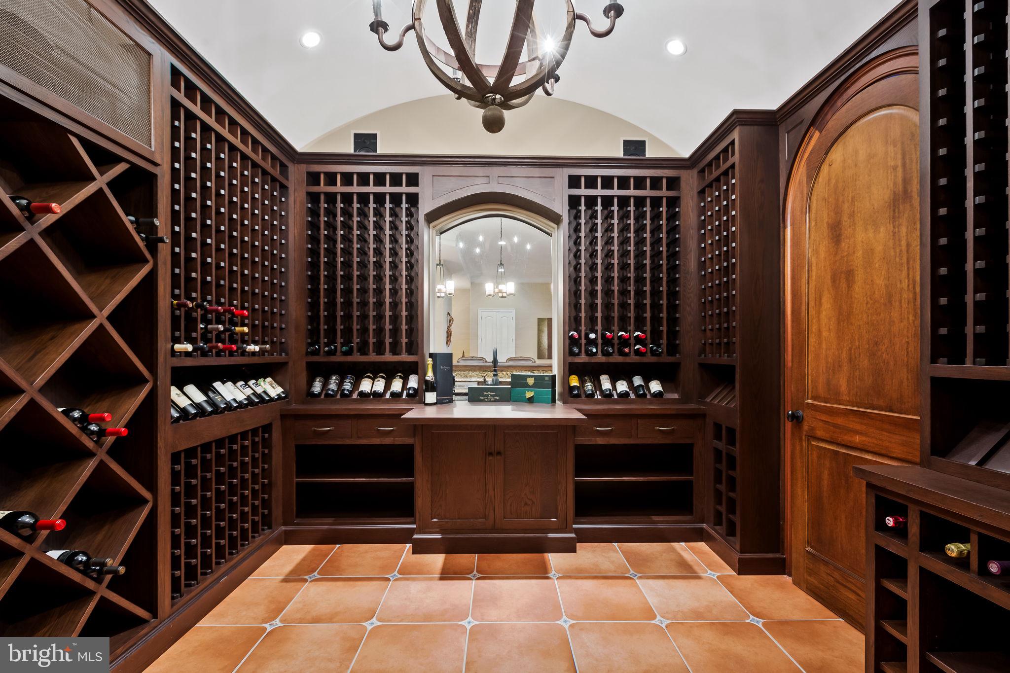 HAYFIELDS MANOR - Residential