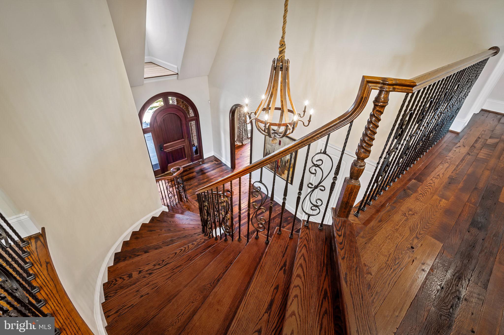 HAYFIELDS MANOR - Residential