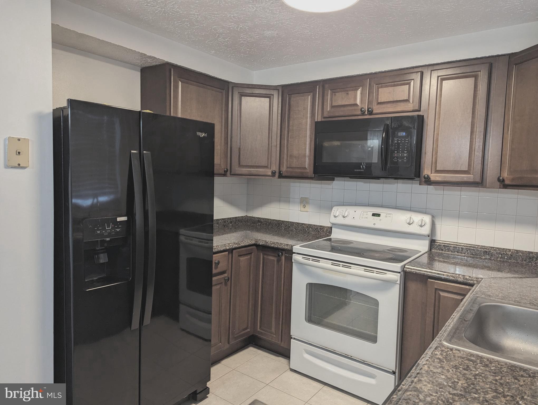 POHICK VILLAGE - Residential Lease