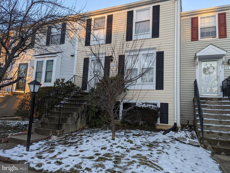 Three-level townhome with 3 bedrooms and 2.5 bathrooms. Walkout basement. Conveniently located near VRE, Ft. Belvoir, and with easy access to I-95.