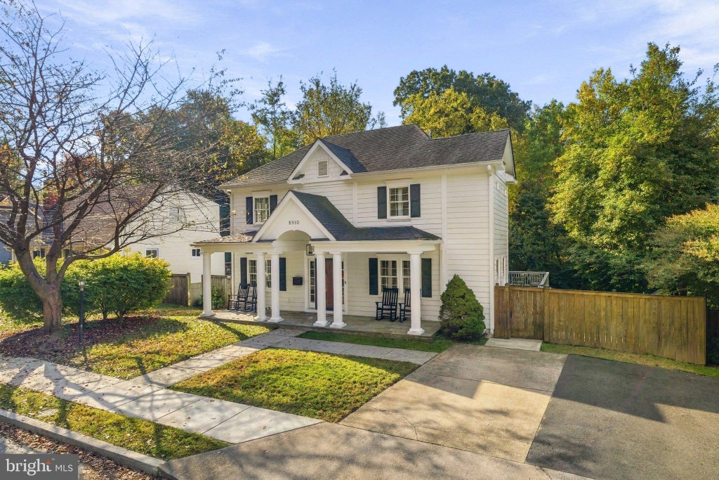 Photo of 5810 9th Road N, ARLINGTON, VA 22205 (MLS # VAAR2081596)