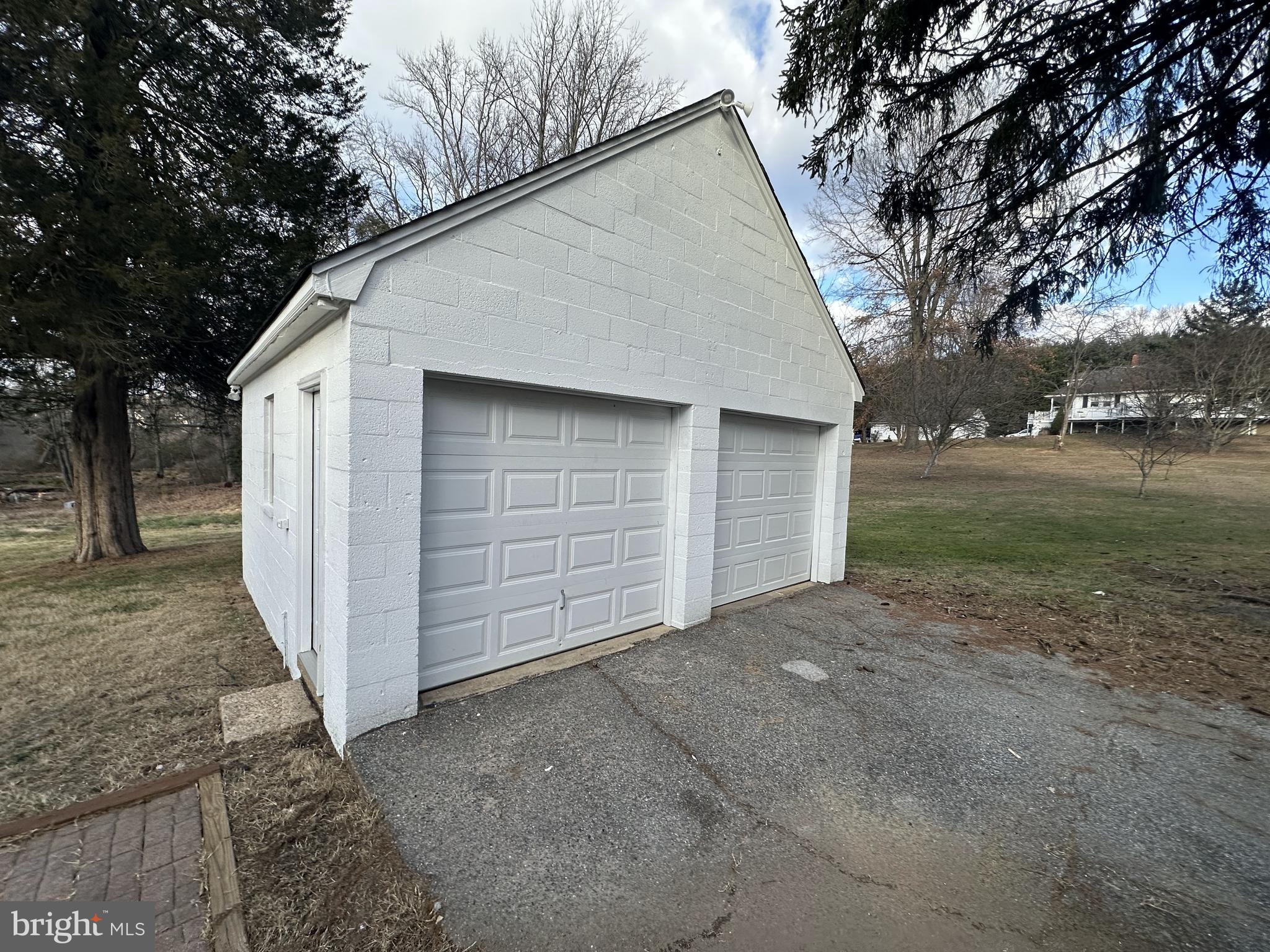 MIDDLE RIVER - Residential