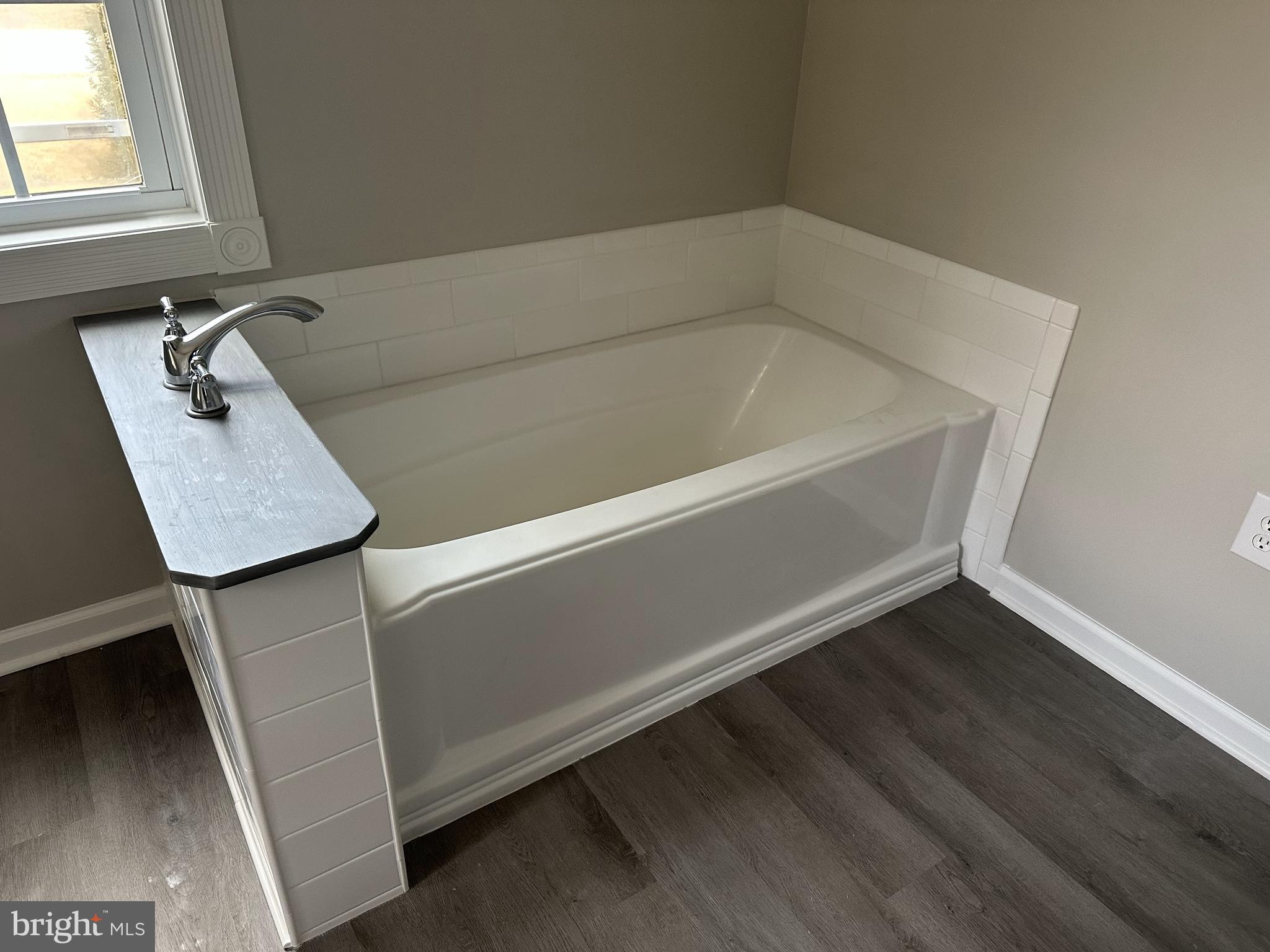 MIDDLE RIVER - Residential