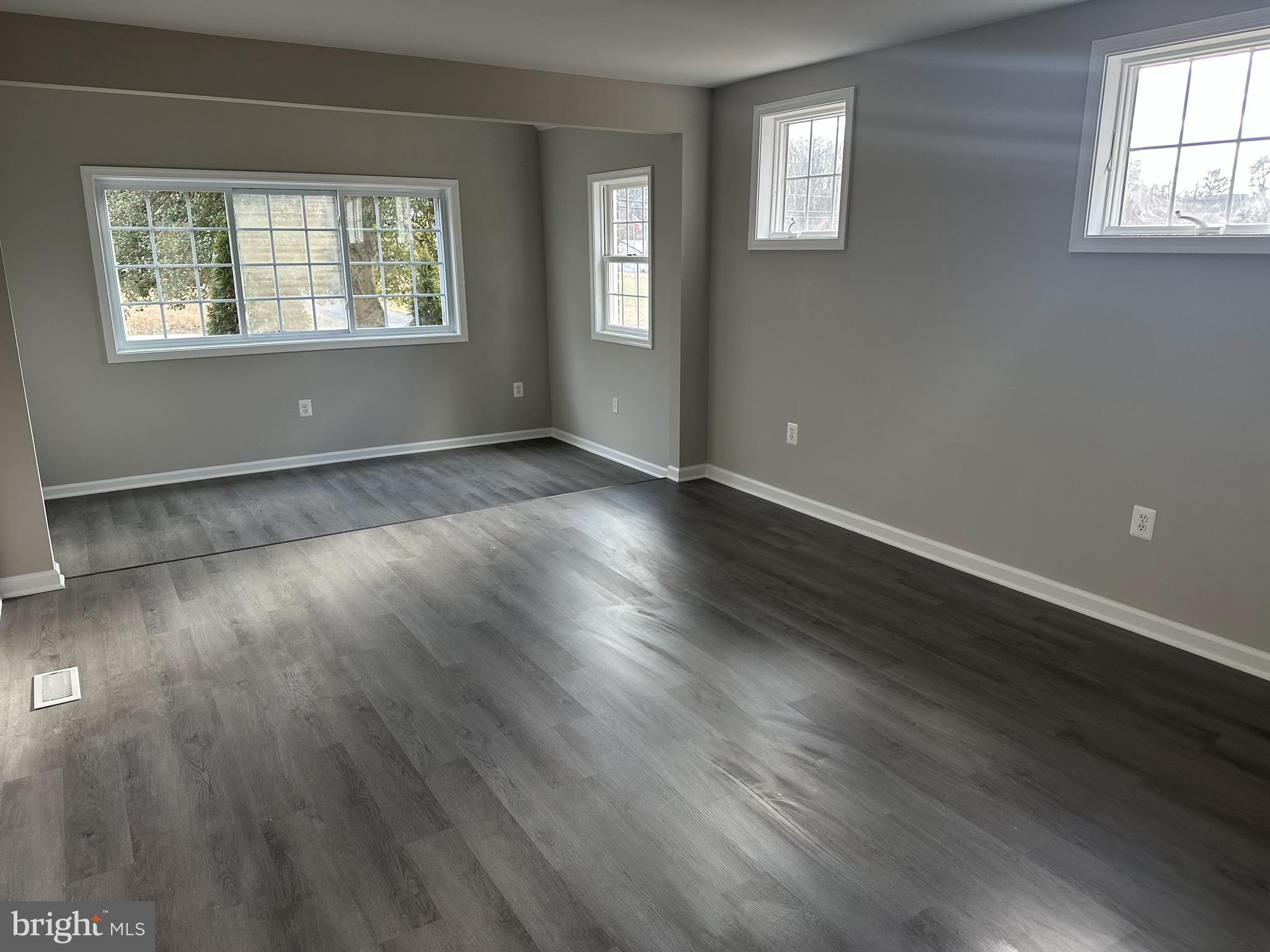 MIDDLE RIVER - Residential