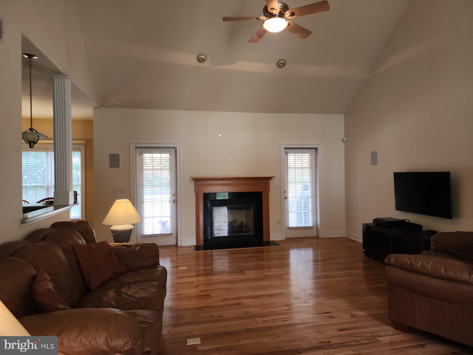 NORTHRIDGE - Residential