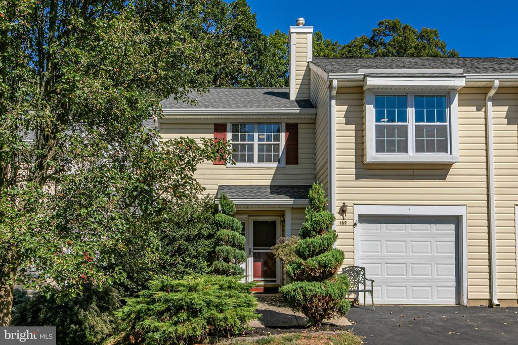Photo of 169 Becket Place, SOMERSET, NJ 08873 (MLS # NJSO2004978)