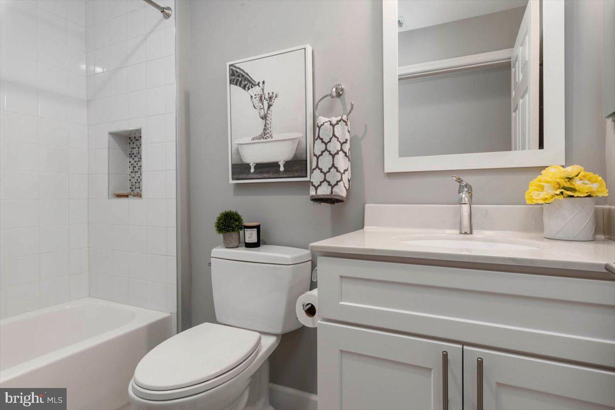 ADMIRAL REACH AT HARBOUR GATES - Residential