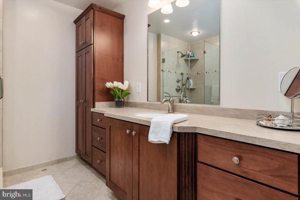 ADMIRAL REACH AT HARBOUR GATES - Residential