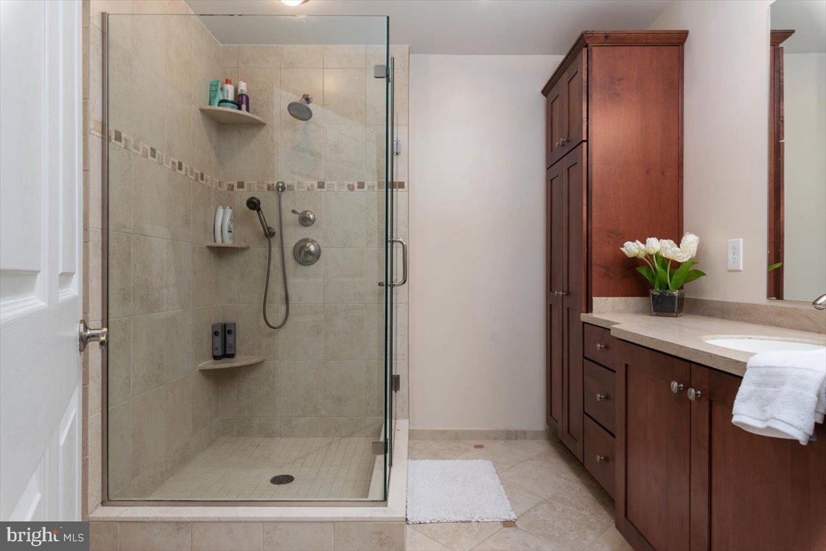 ADMIRAL REACH AT HARBOUR GATES - Residential