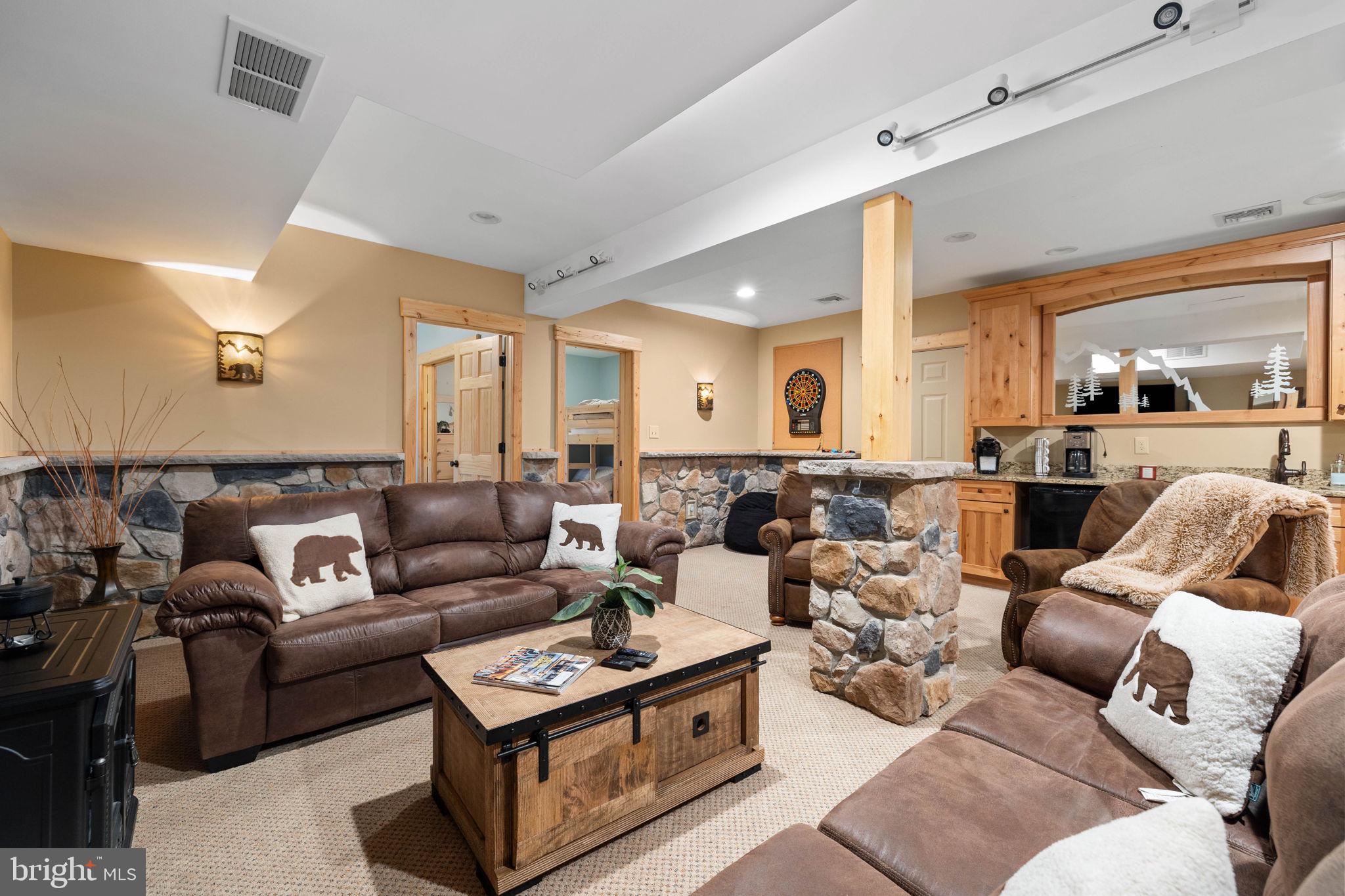 EAGLE ROCK RESORT - Residential