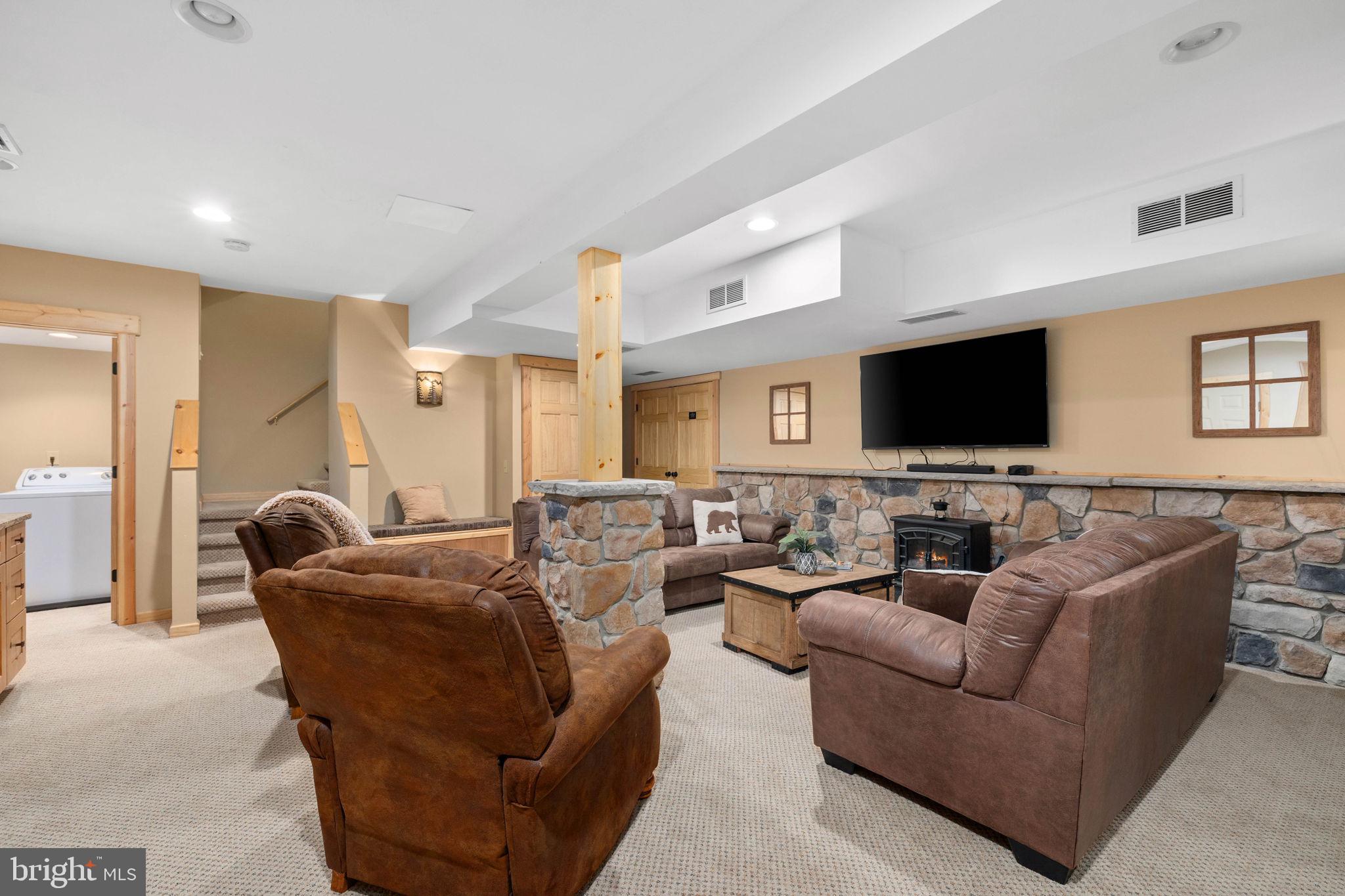 EAGLE ROCK RESORT - Residential