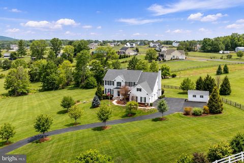 Photo of 14957 Ingalls Court, LEESBURG, VA 20176 (MLS # VALO2113930)