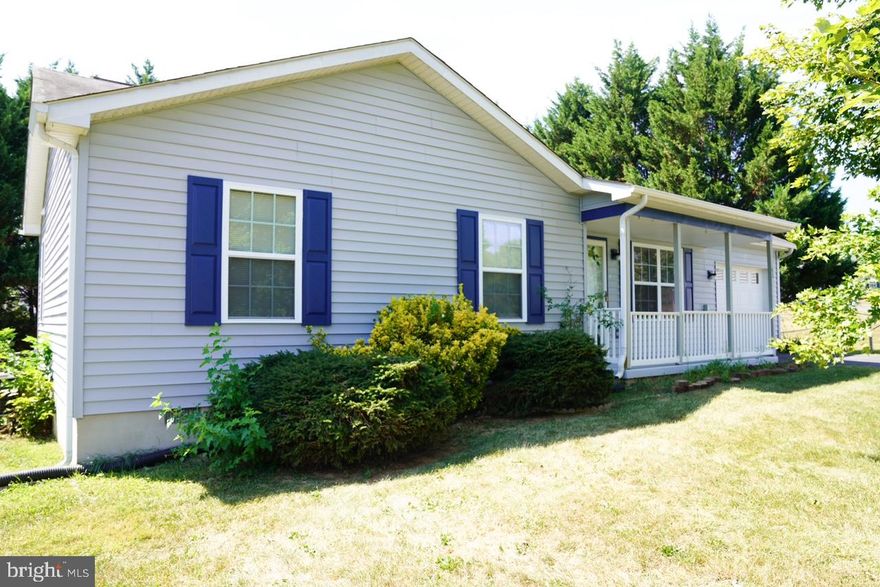 *****Highest and best are due in by 5 pm Friday 9/15/23*****
Welcome to this charming 3-bedroom, 1-bathroom ranch-style home nestled in the serene countryside. This adorable property offers the perfect blend of comfort and tranquility, providing a peaceful retreat from the bustle of city life. The interior features a warm and inviting atmosphere, with a spacious living area, three comfortably sized bedrooms, and a well-appointed bathroom. The home's open floor plan seamlessly connects the living, dining, and kitchen areas, creating a great space for entertaining family and friends. Outside, you'll discover a picturesque backyard, ideal for enjoying the beauty of nature or hosting outdoor gatherings. If you're seeking a delightful country escape with all the essentials, this cute little rancher is ready to welcome you home.