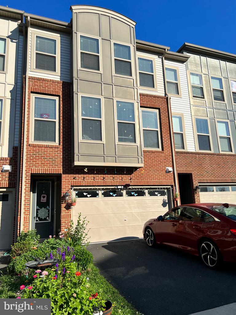 GATEWAY COMMONS - Residential Lease