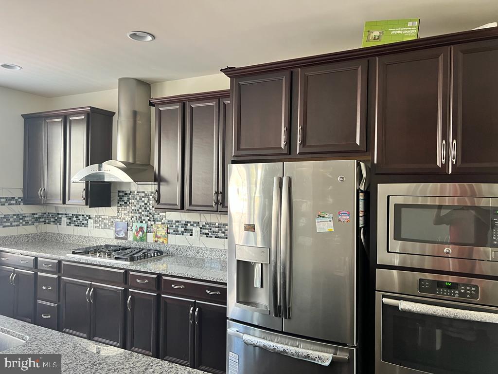 GATEWAY COMMONS - Residential Lease