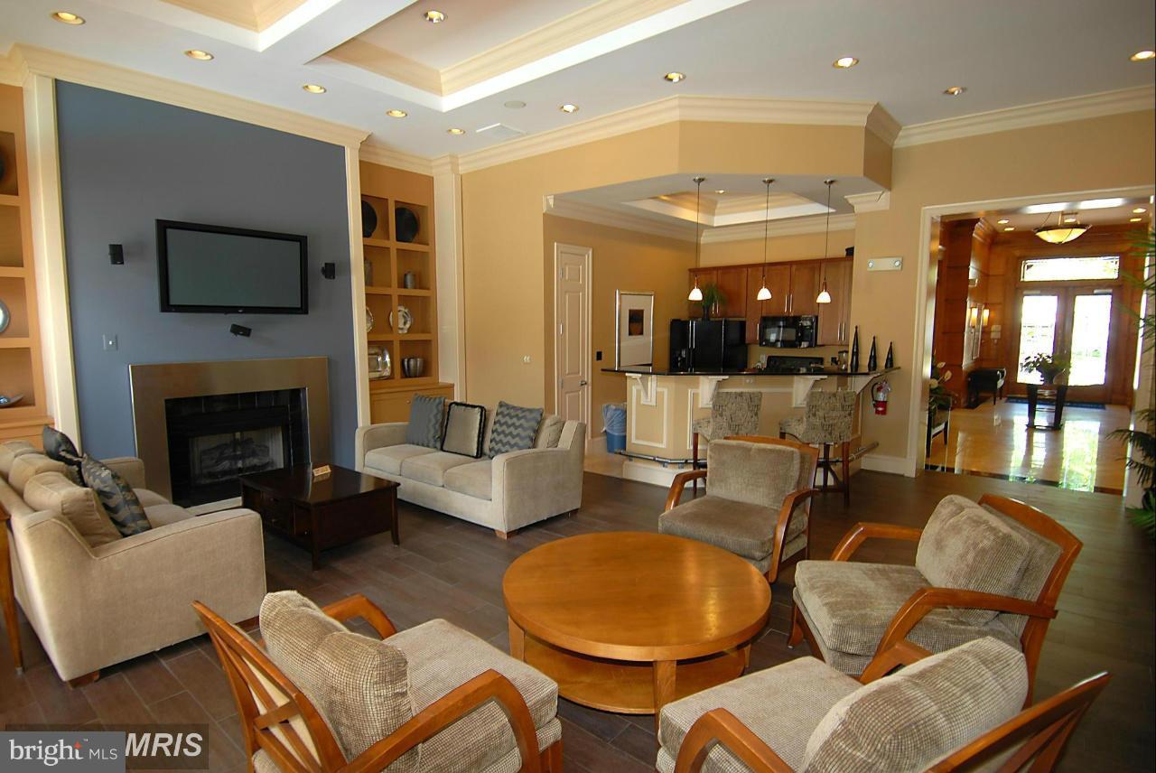 HIGH POINTE AT JEFFERSON PARK - Residential Lease