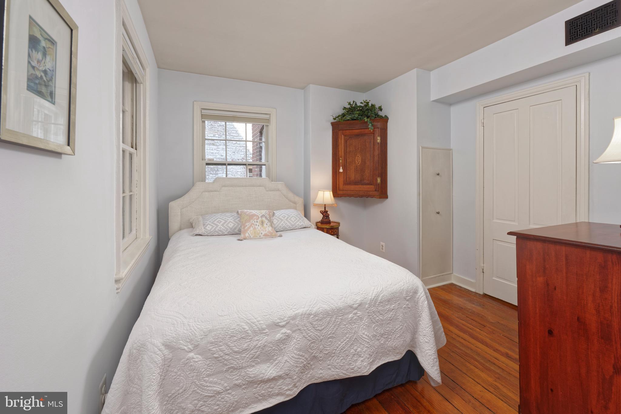 OLD TOWN ALEXANDRIA - Residential