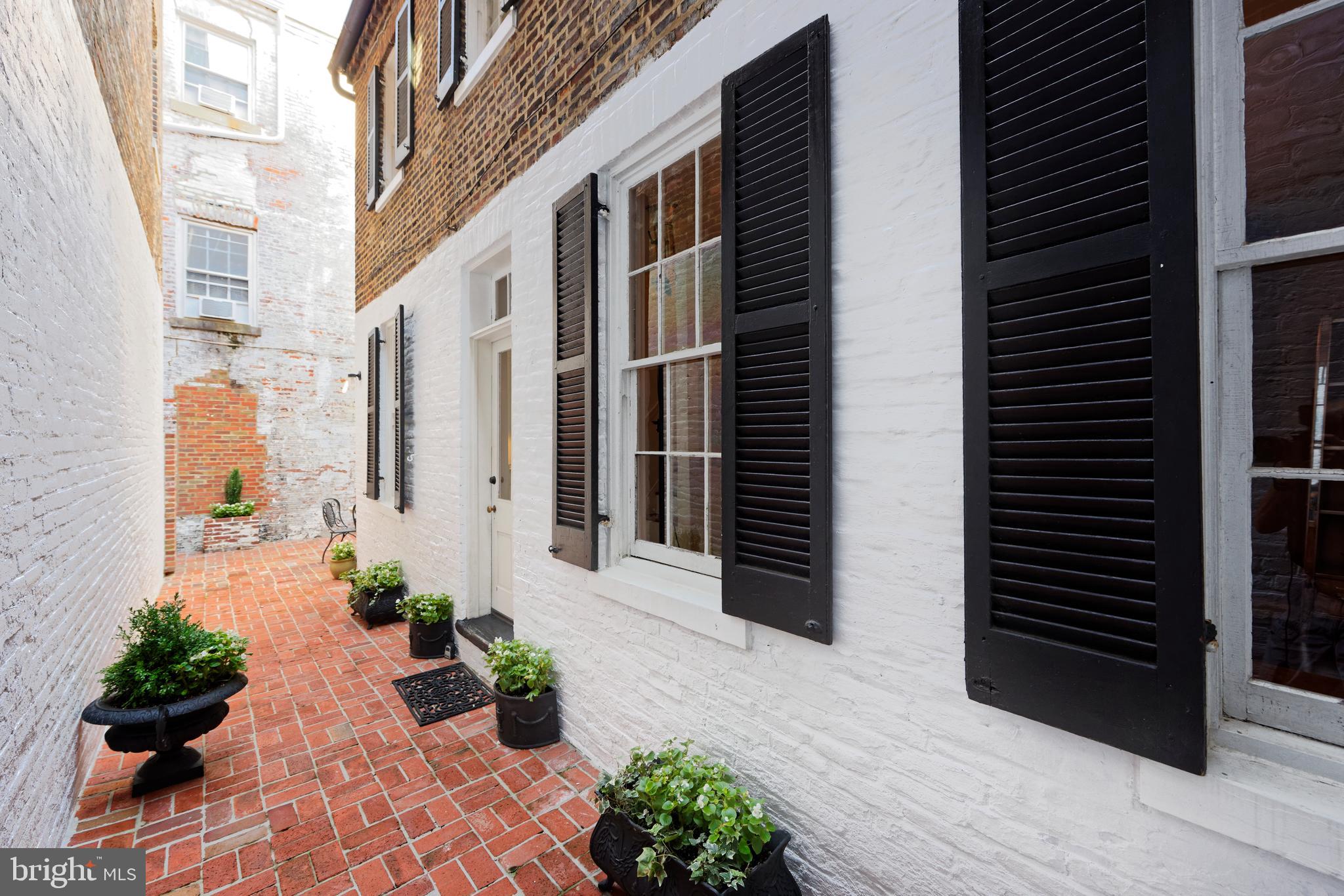OLD TOWN ALEXANDRIA - Residential