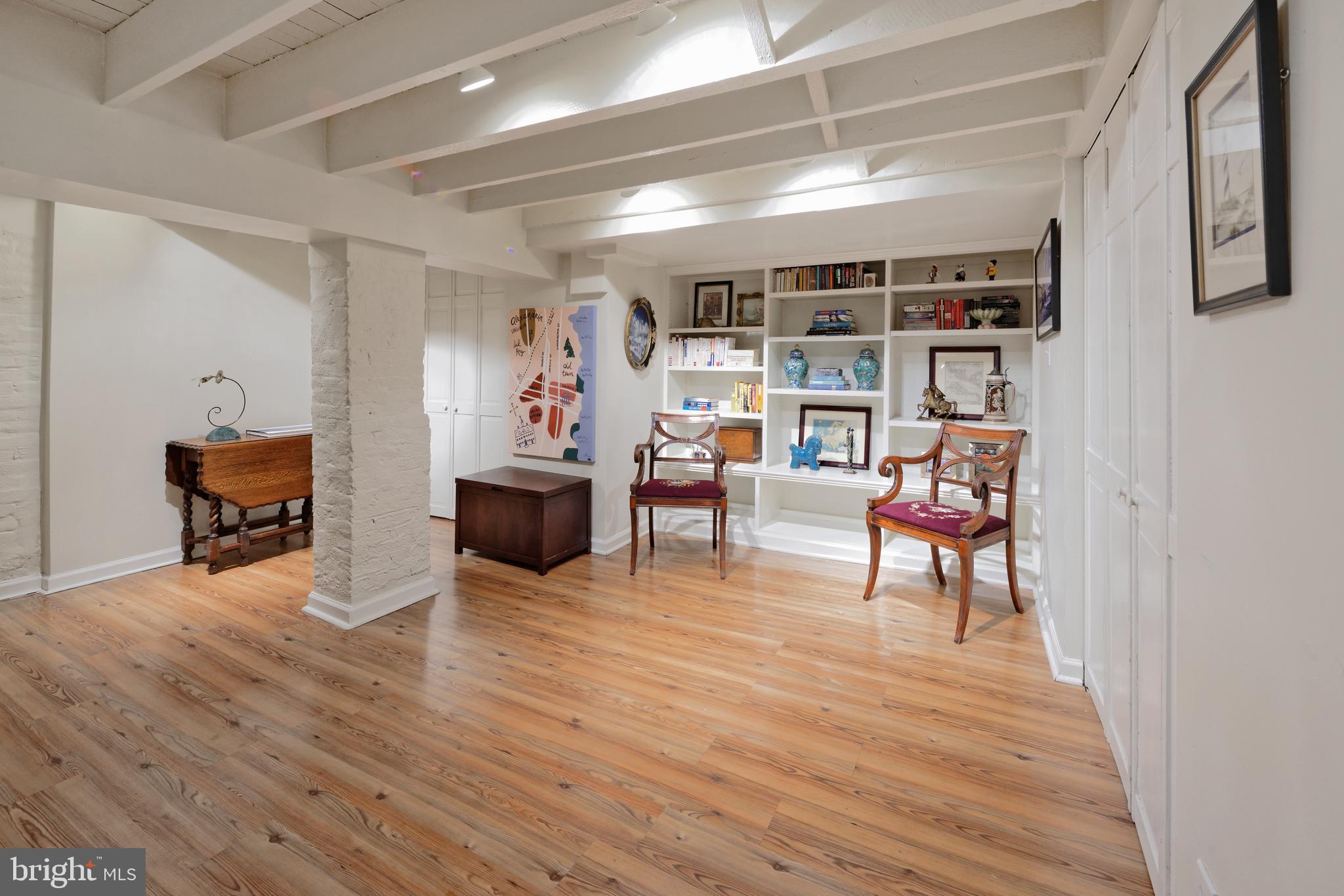 OLD TOWN ALEXANDRIA - Residential