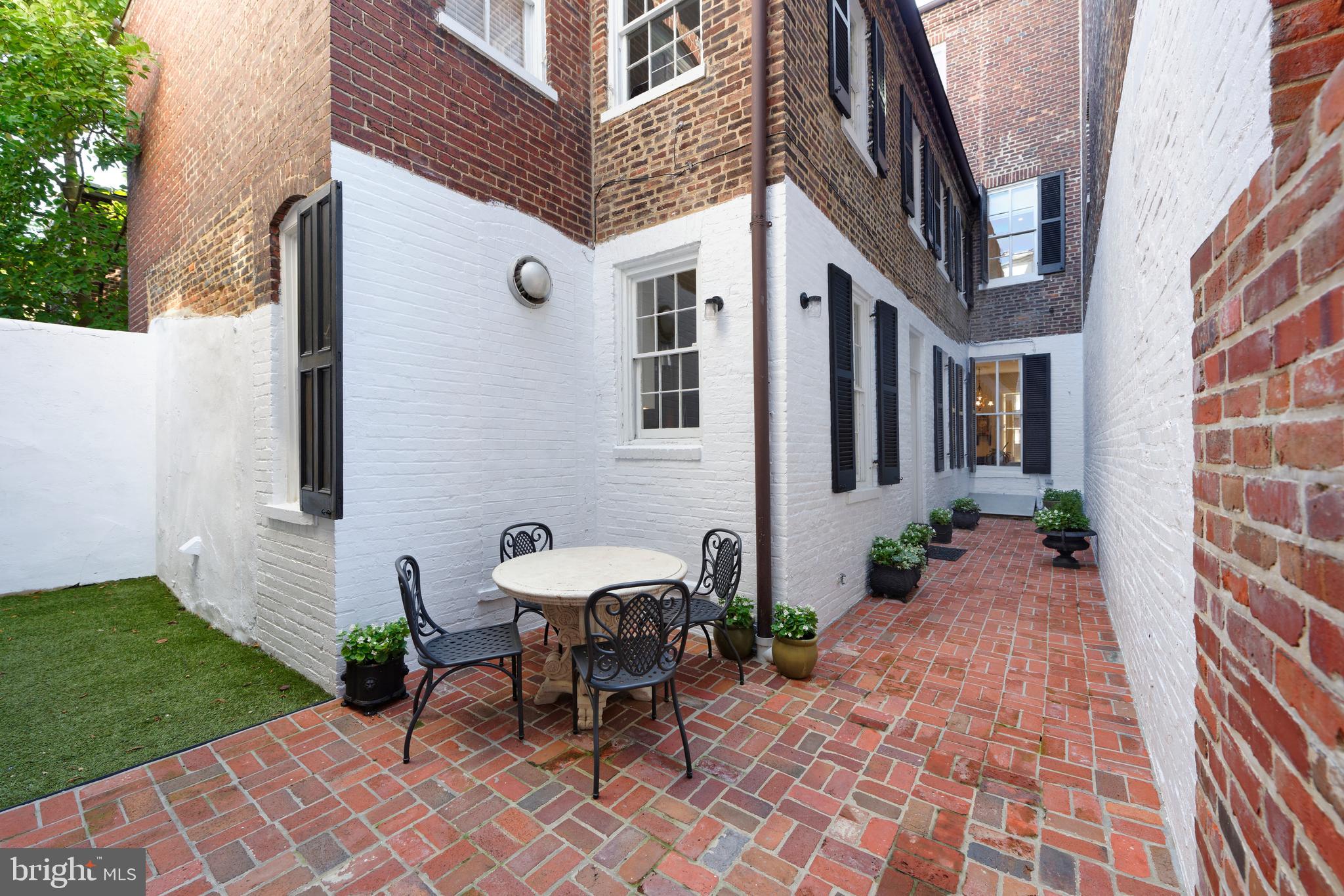 OLD TOWN ALEXANDRIA - Residential