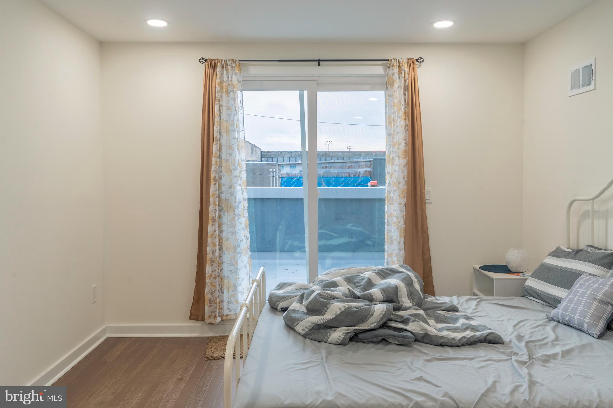 KENSINGTON - Residential