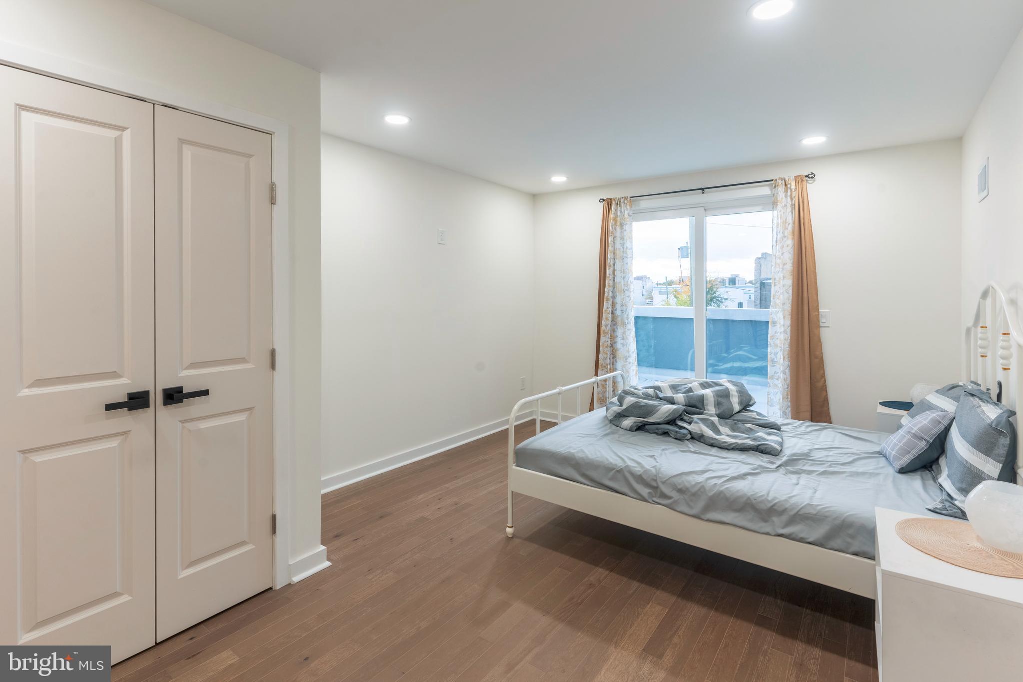 KENSINGTON - Residential