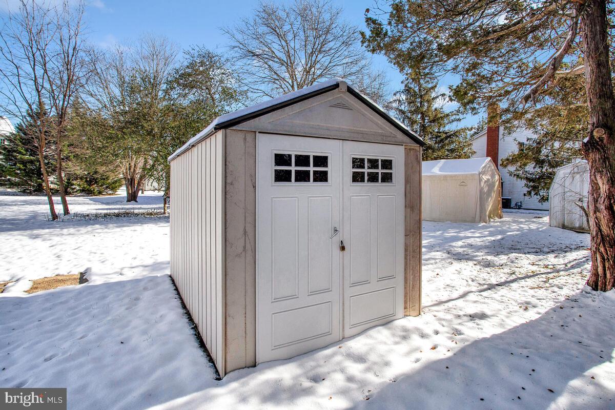 CRYSTAL BROOKE MANOR - Residential Lease