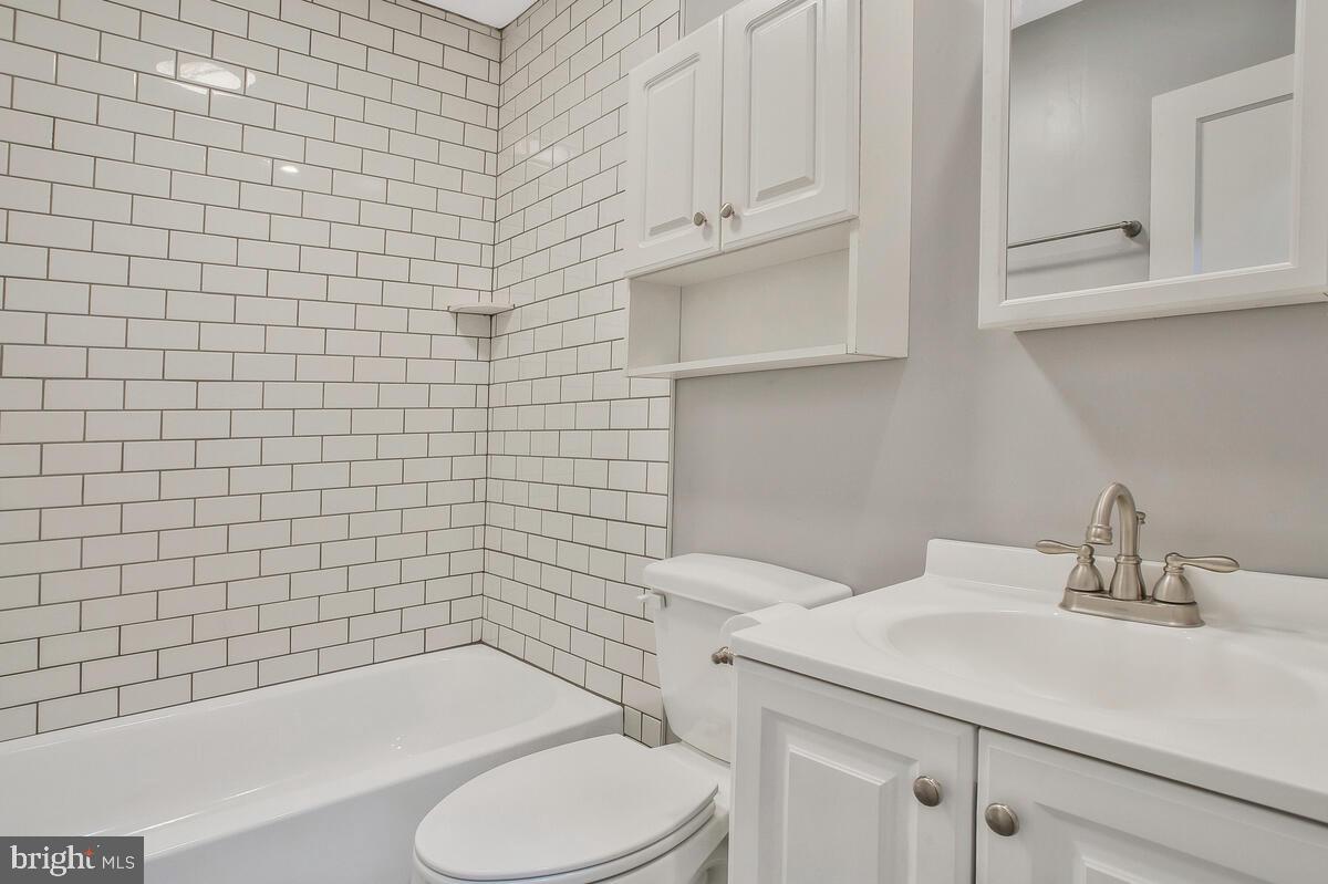 CRYSTAL BROOKE MANOR - Residential Lease