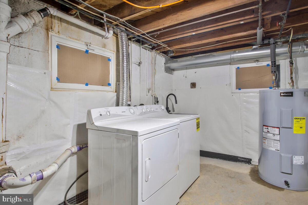 CRYSTAL BROOKE MANOR - Residential Lease