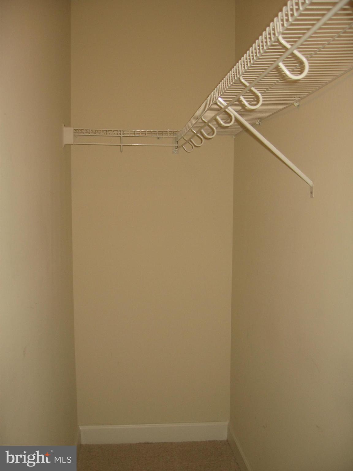 COLONIAL HILLS - Residential Lease