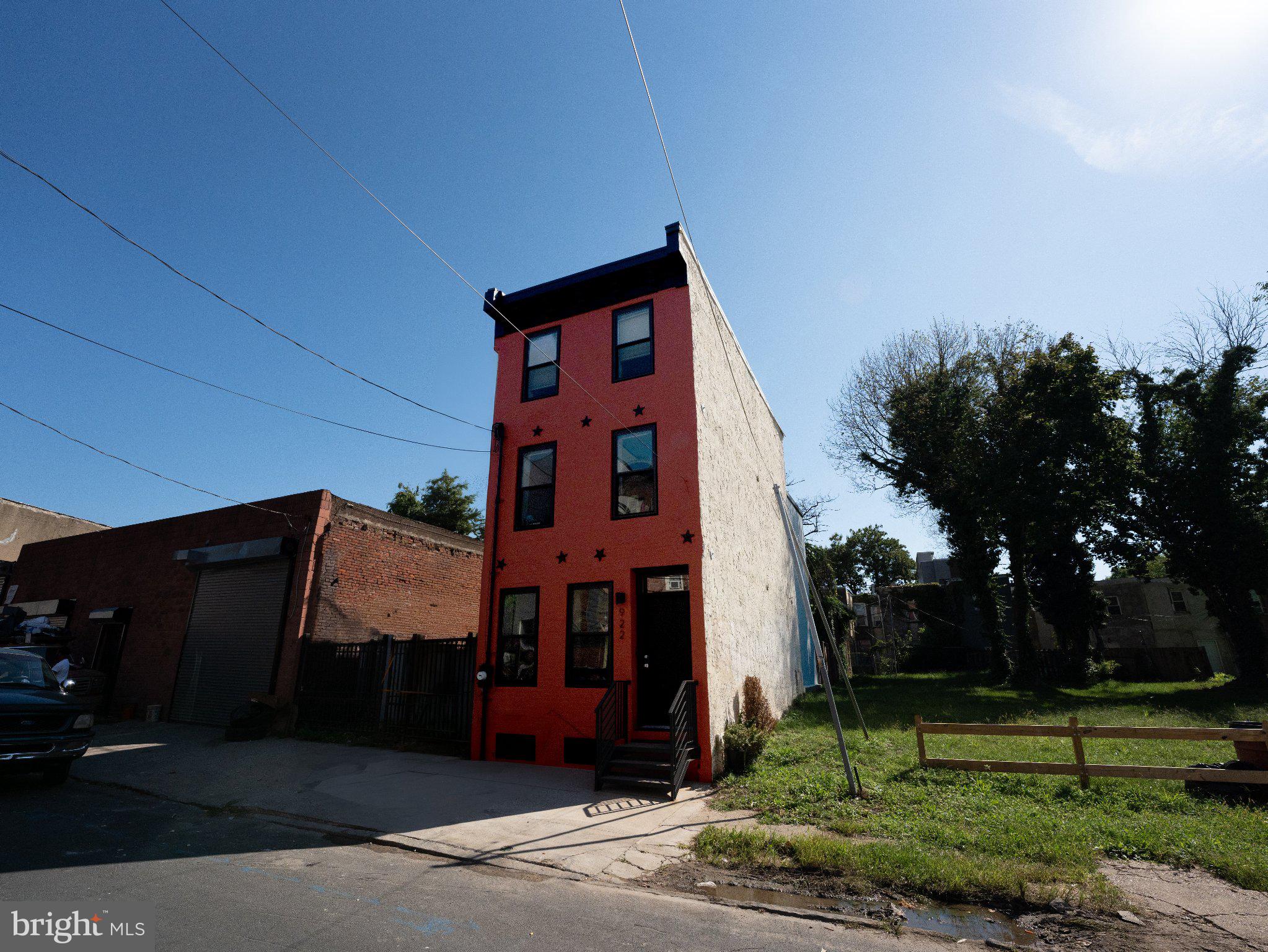 922 W YORK STREET
