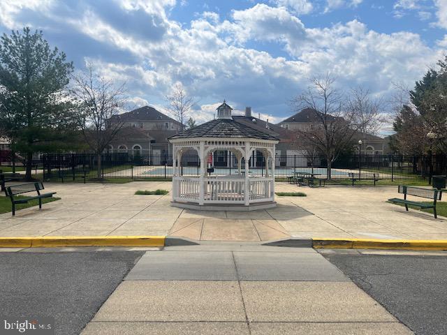 WINDSOR CROSSING - Residential