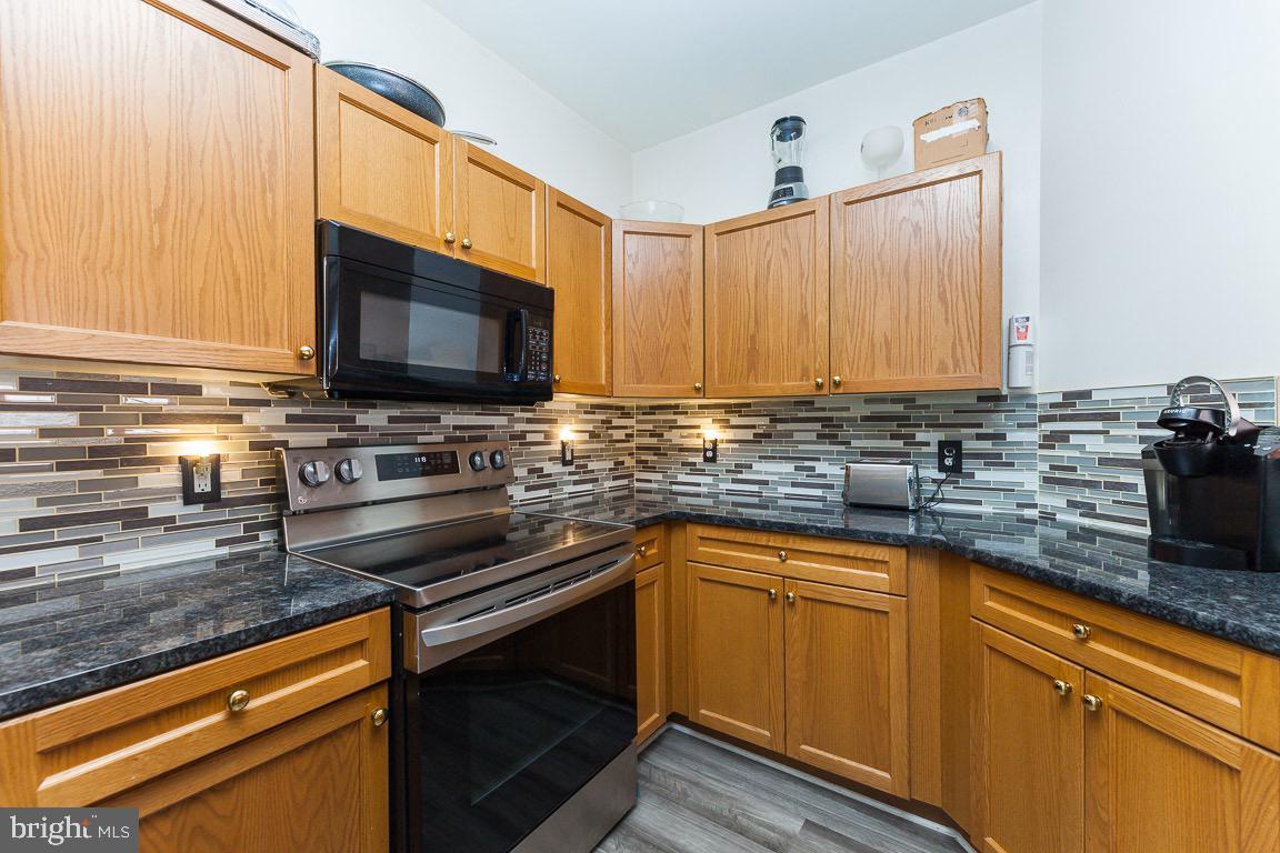 WINDSOR CROSSING - Residential