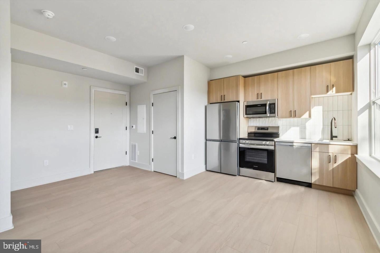 5521 WAYNE AVENUE 408