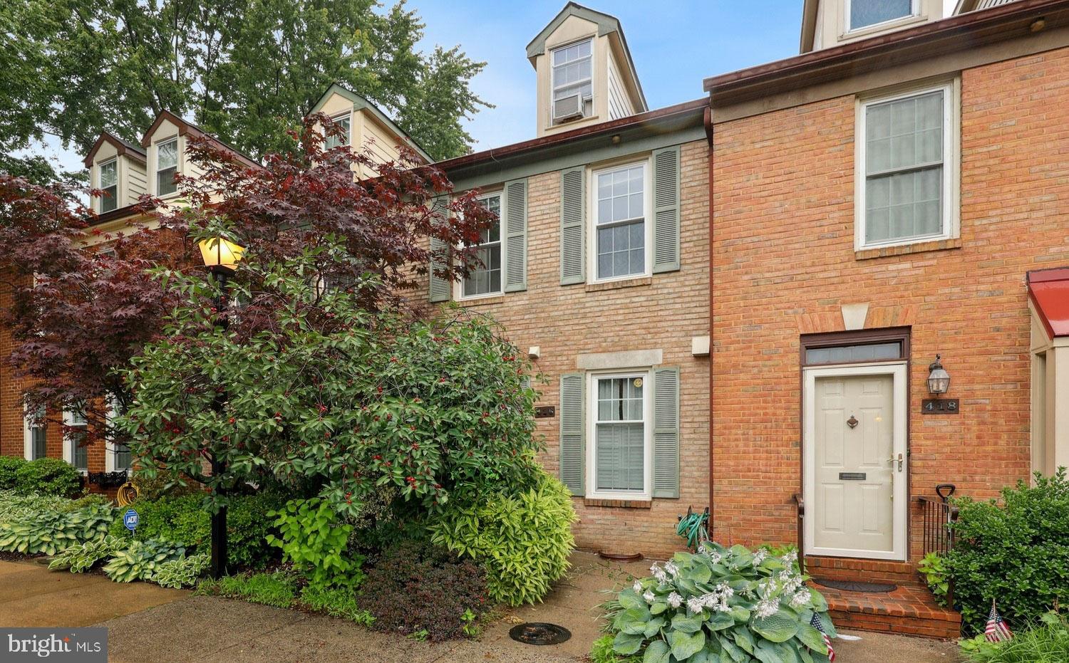 416 W GLEBE RD