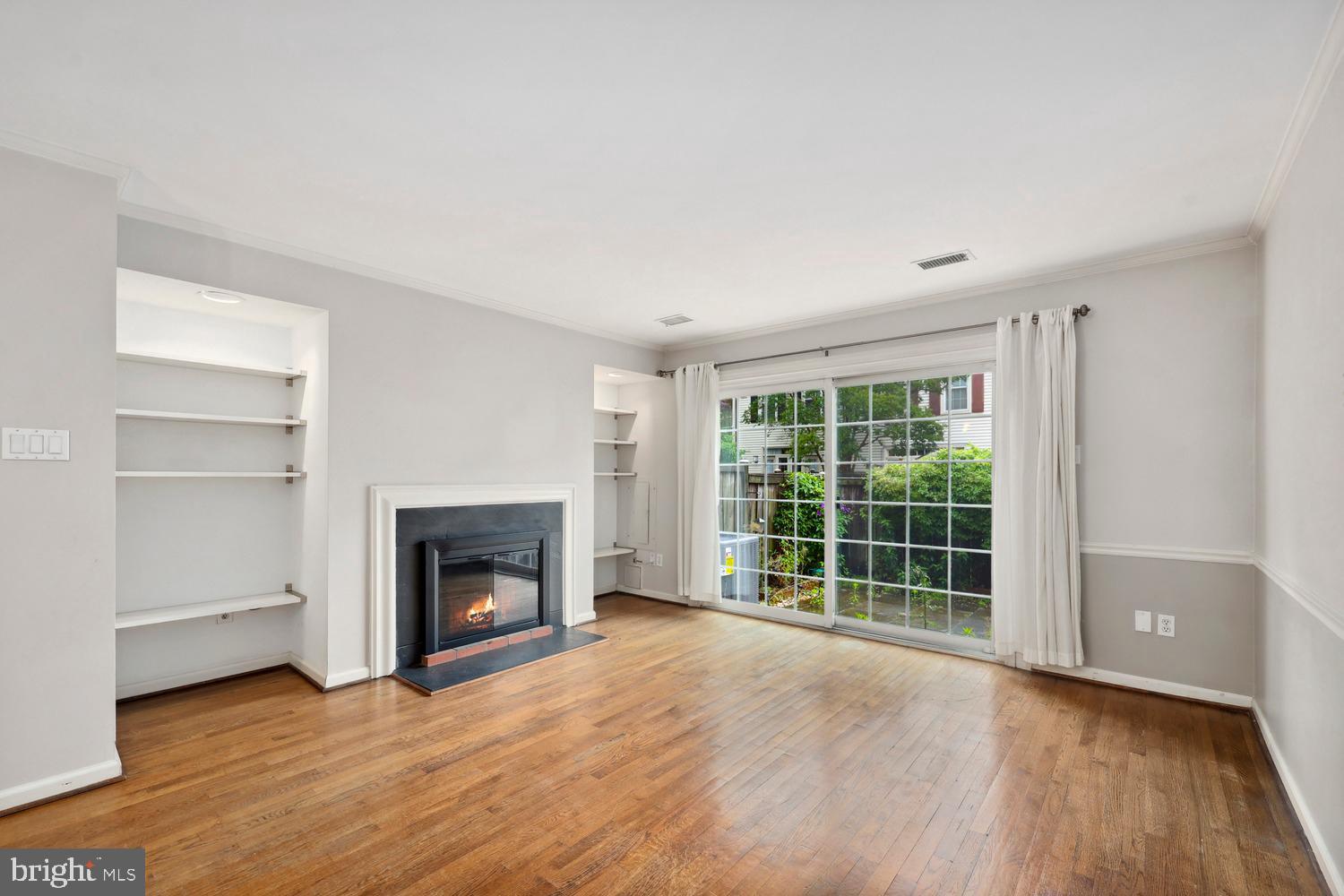 416 W GLEBE RD