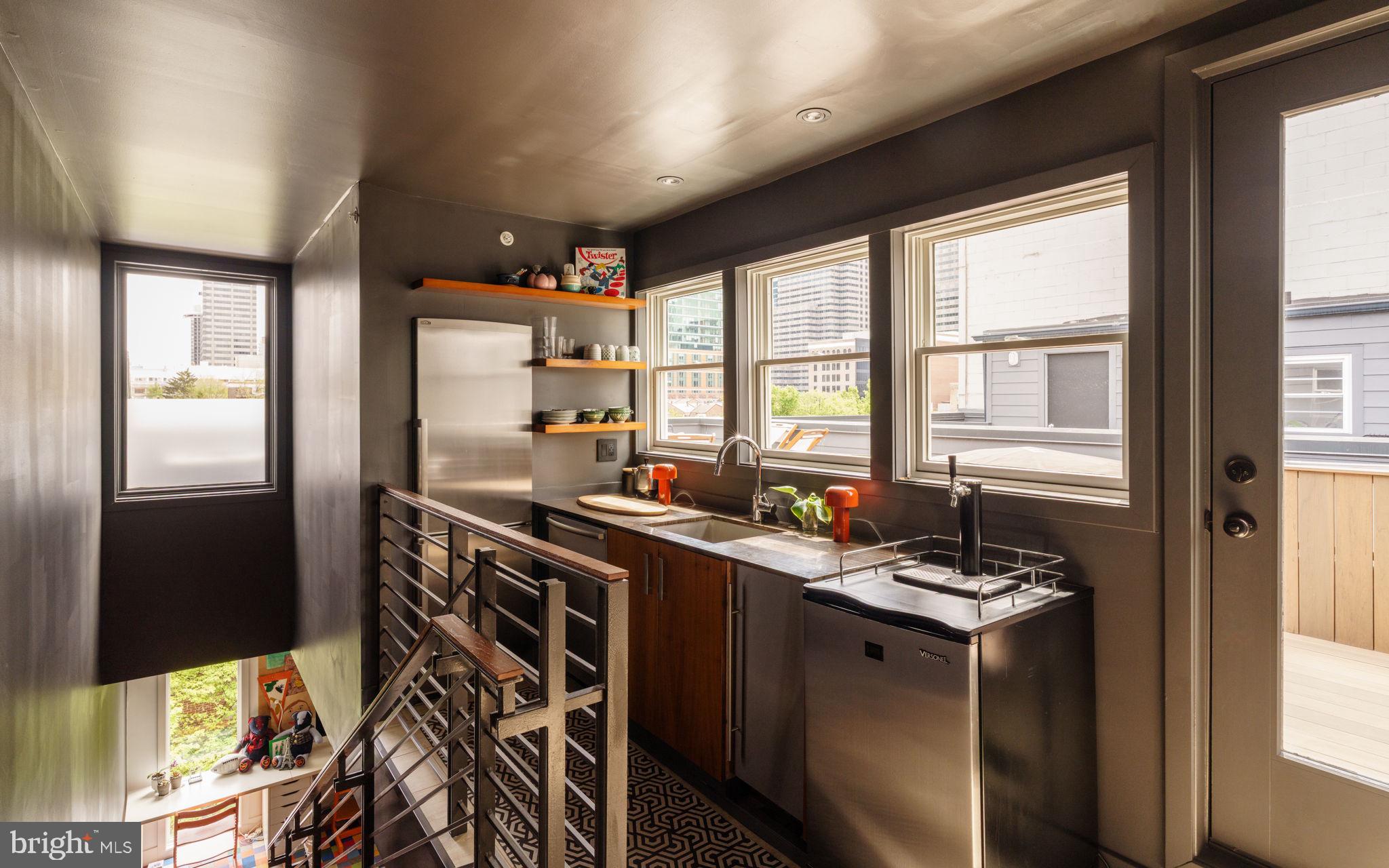 LOGAN SQUARE - Residential