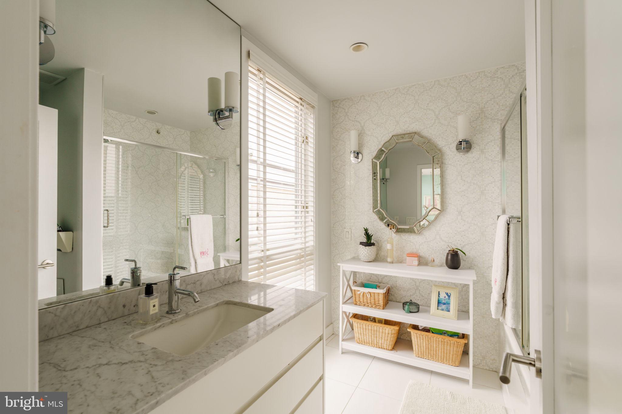 LOGAN SQUARE - Residential