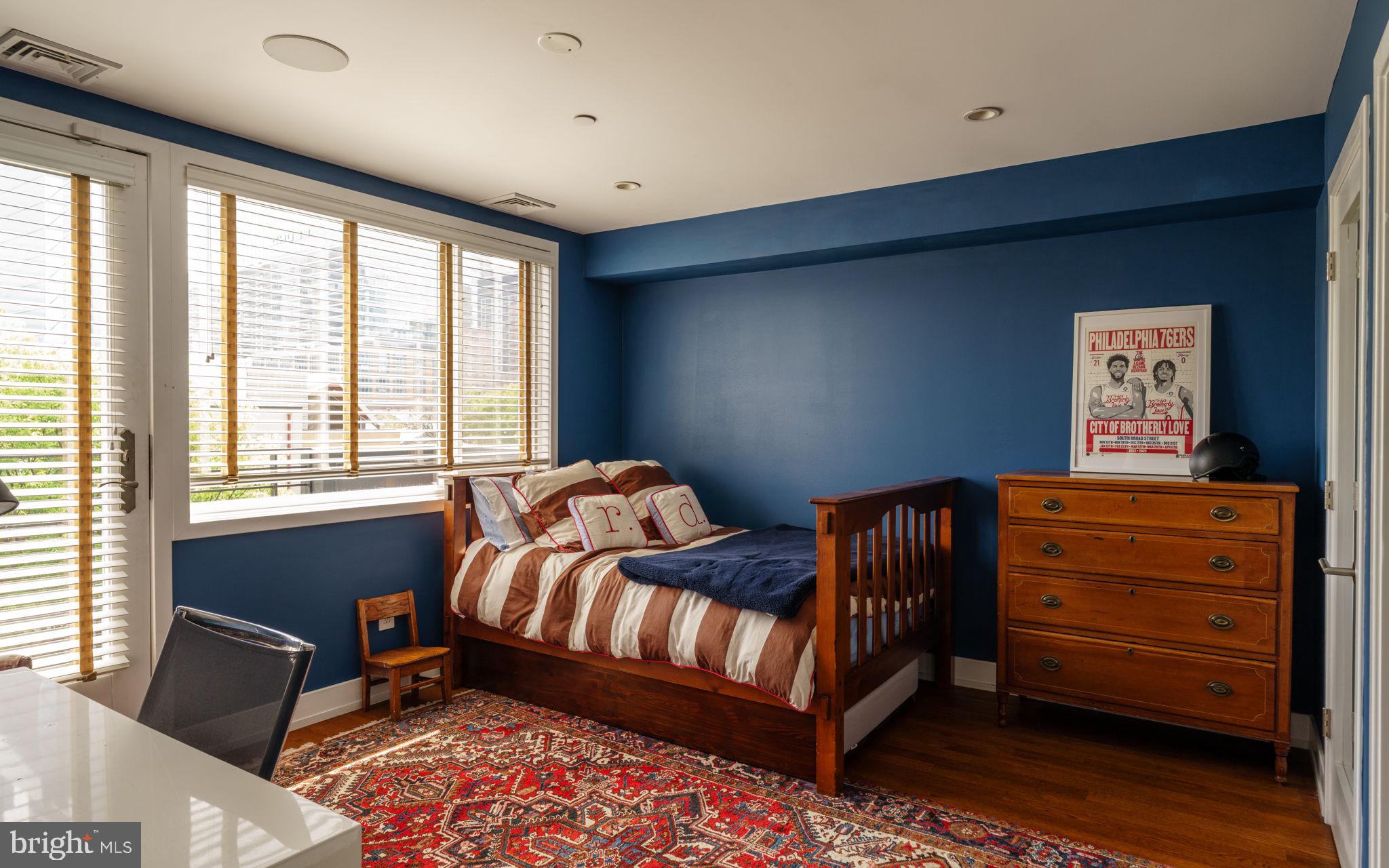 LOGAN SQUARE - Residential