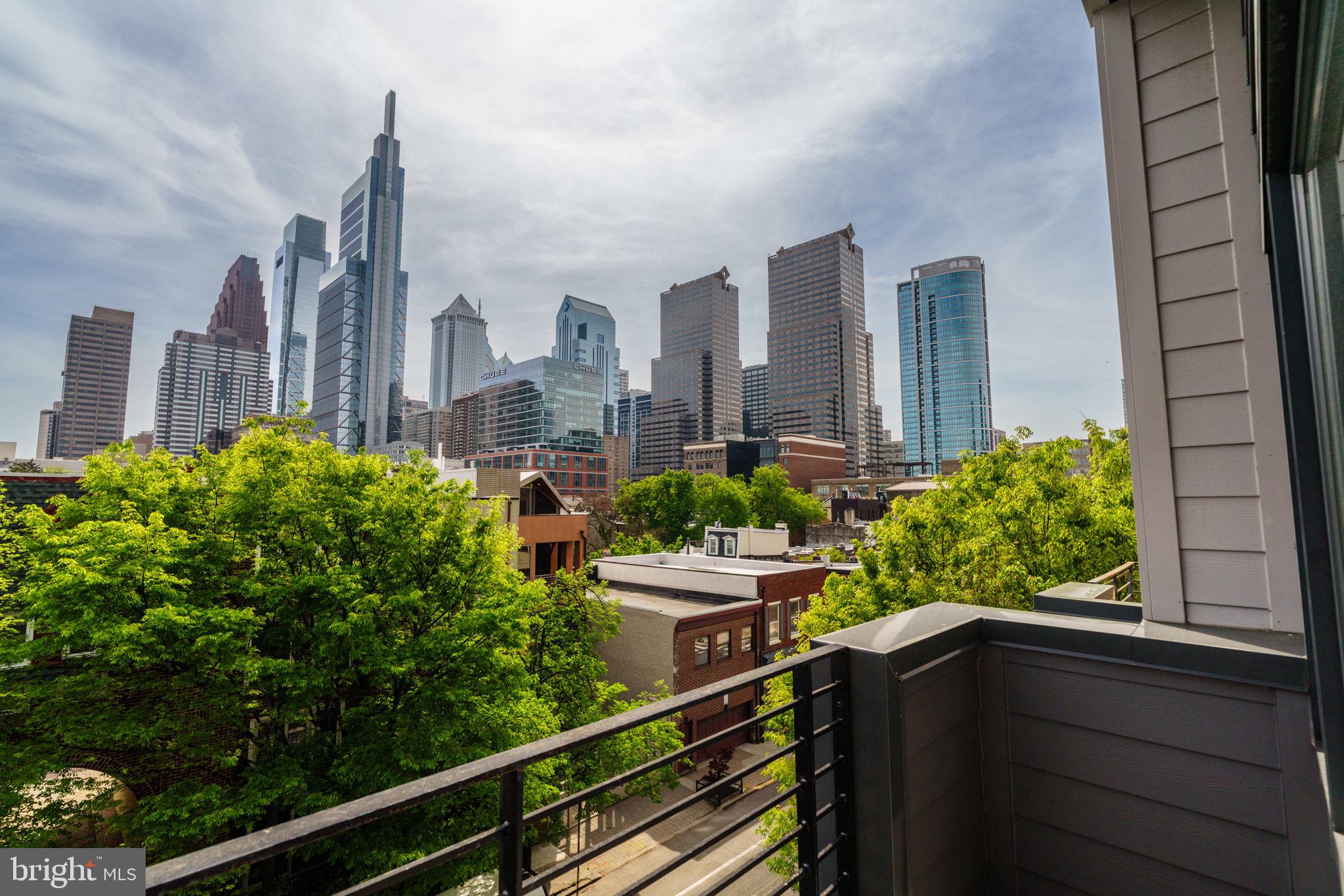 LOGAN SQUARE - Residential