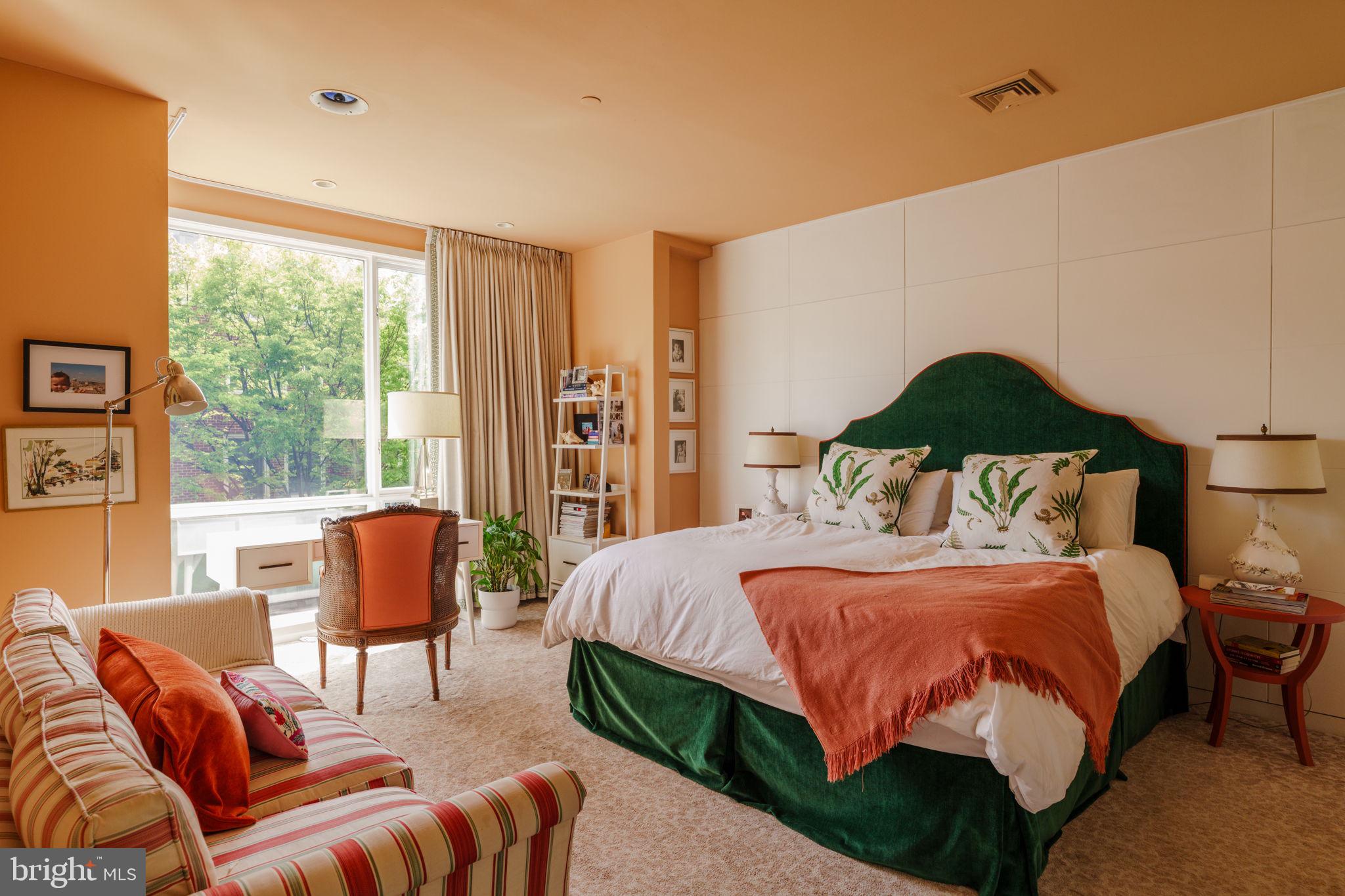 LOGAN SQUARE - Residential