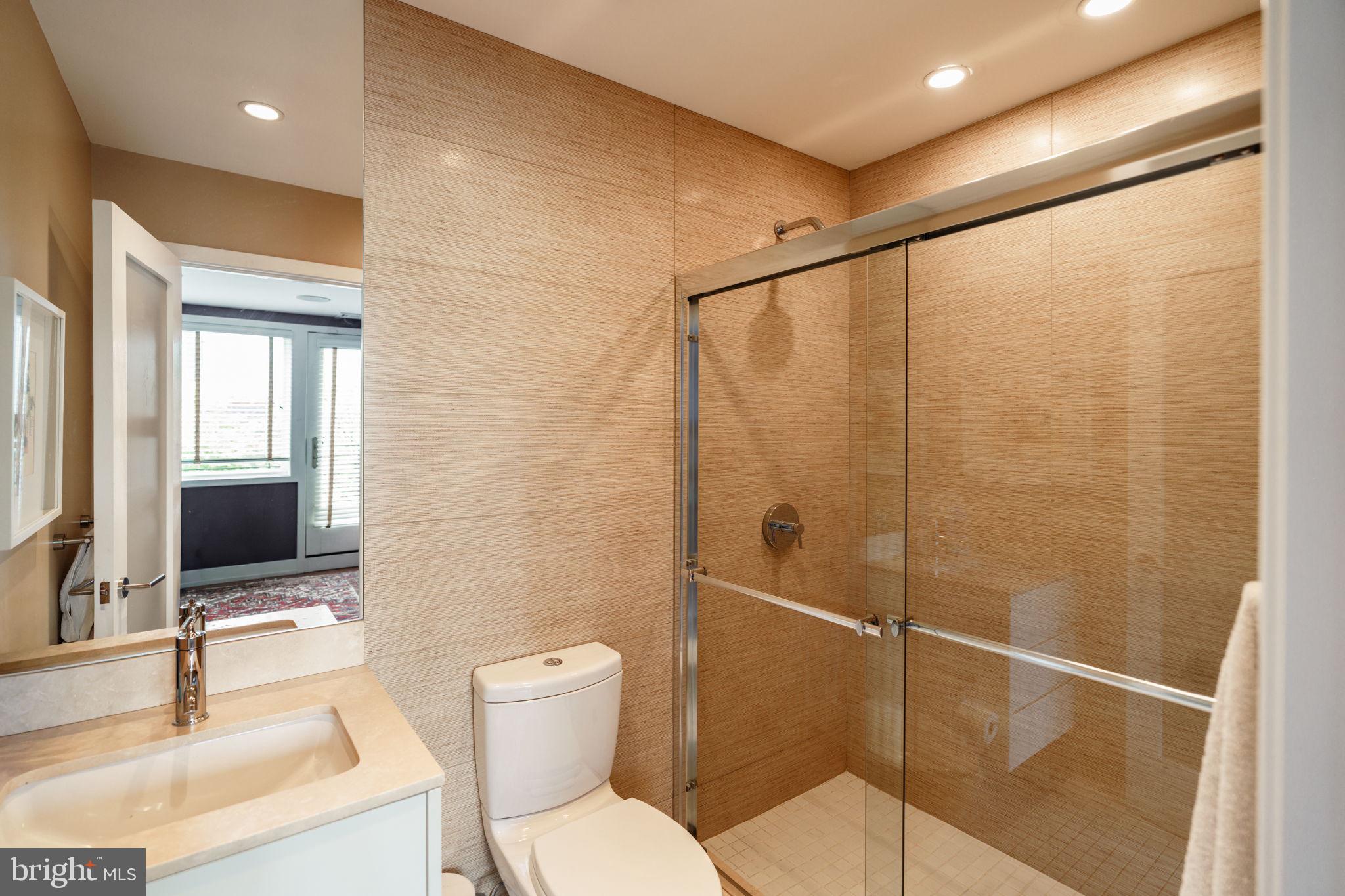 LOGAN SQUARE - Residential