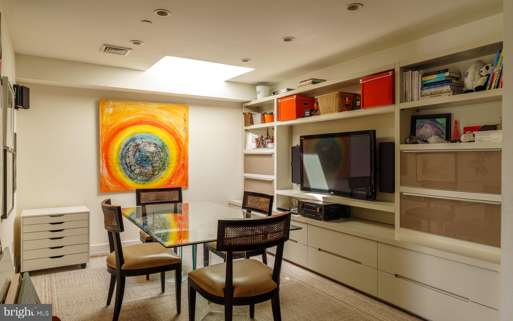 LOGAN SQUARE - Residential