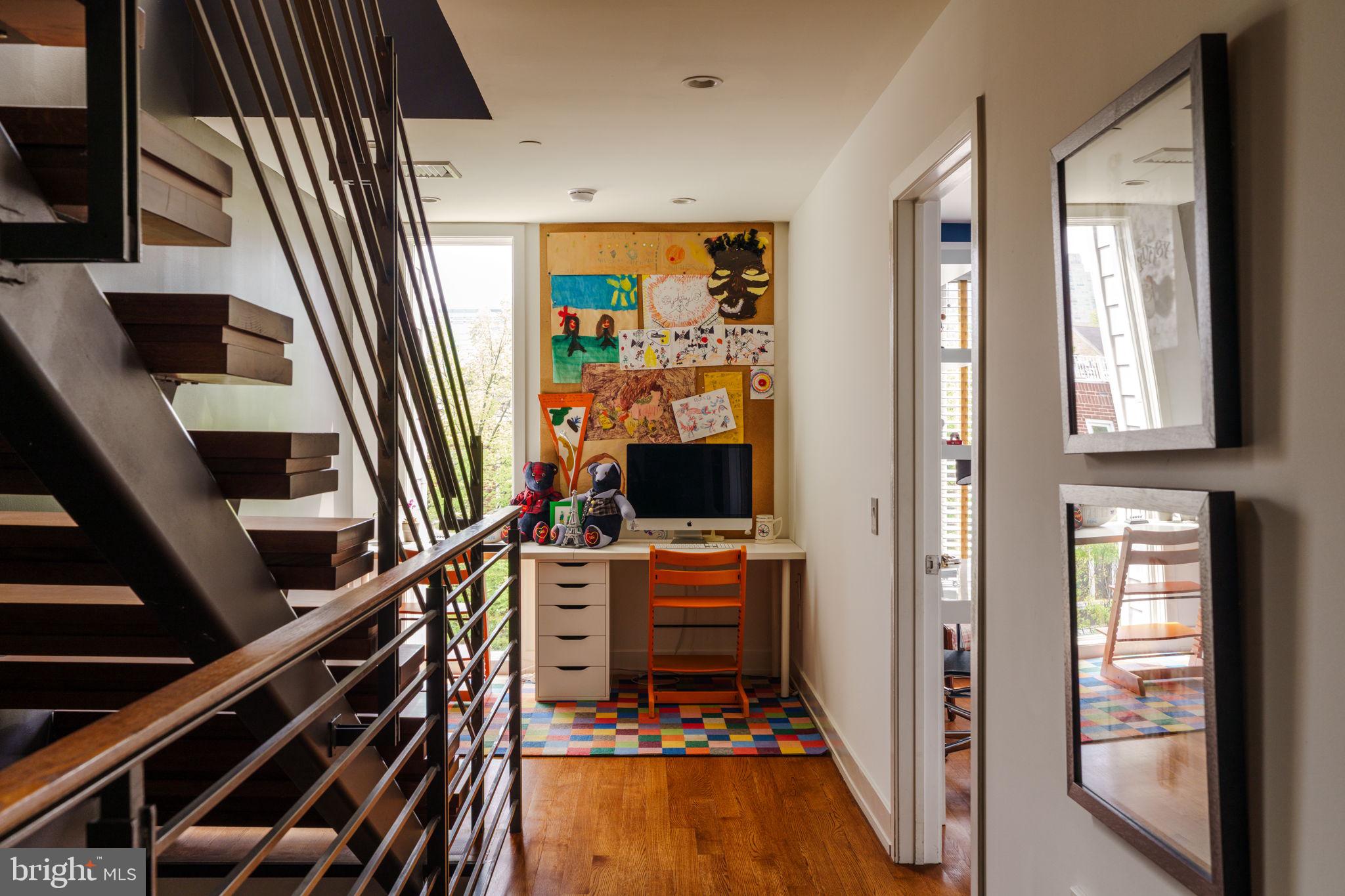 LOGAN SQUARE - Residential