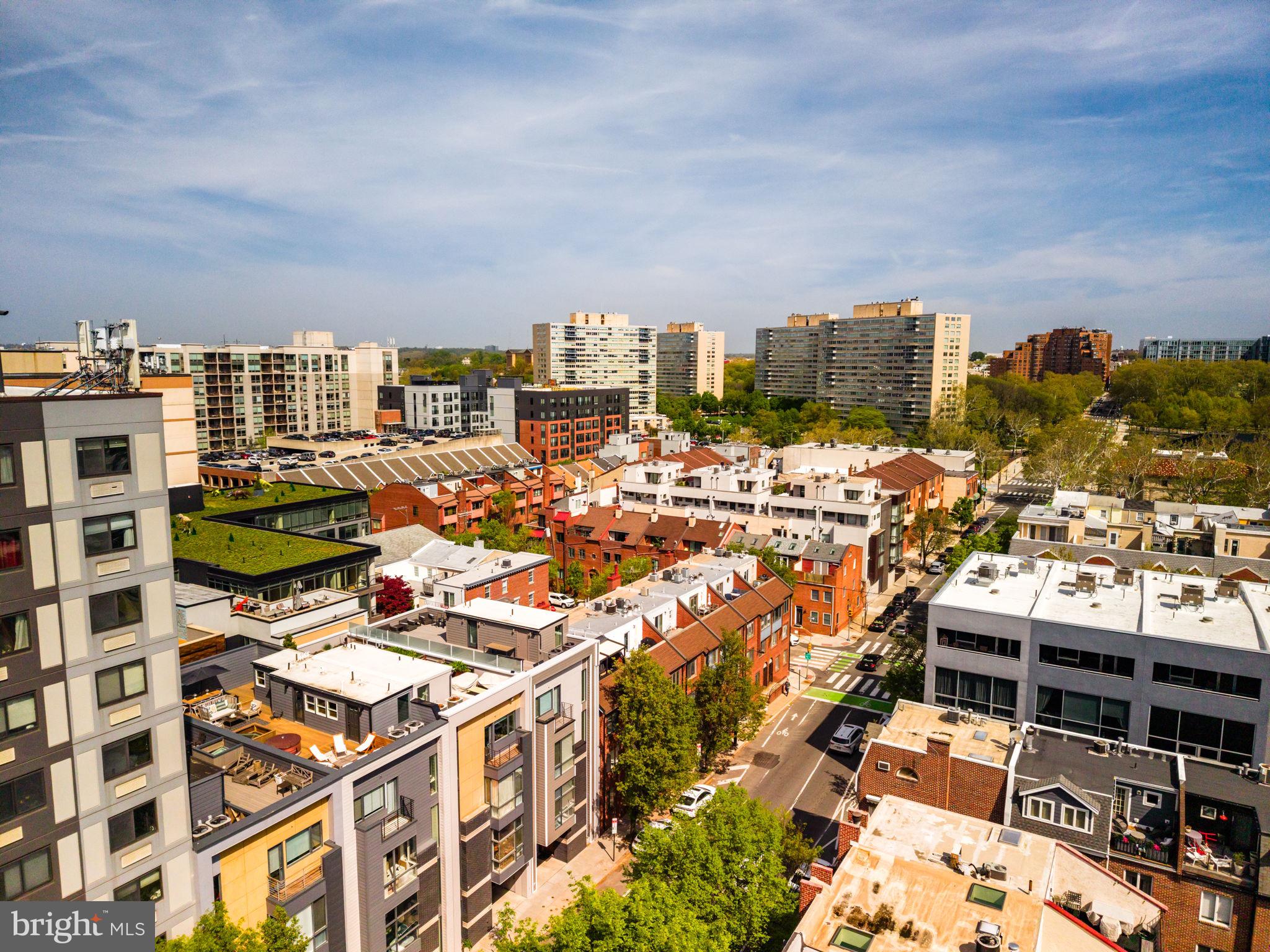 LOGAN SQUARE - Residential